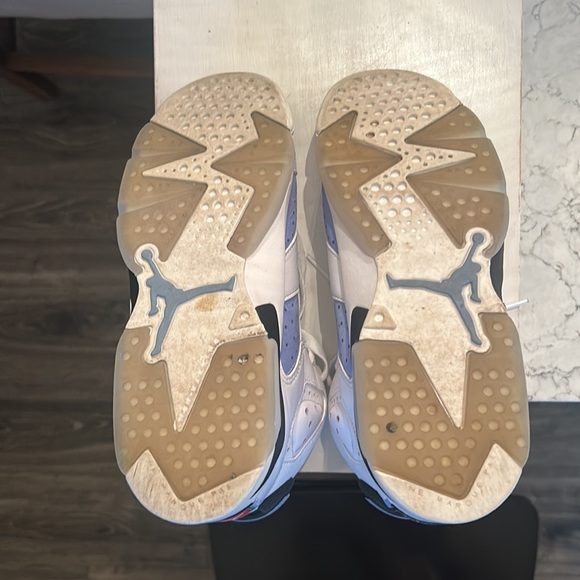 AIR JORDAN 6 RETRO 'UNC HOME' - Picture 4 of 5